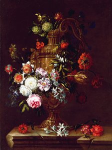 Stilleven van bloemen in een urn